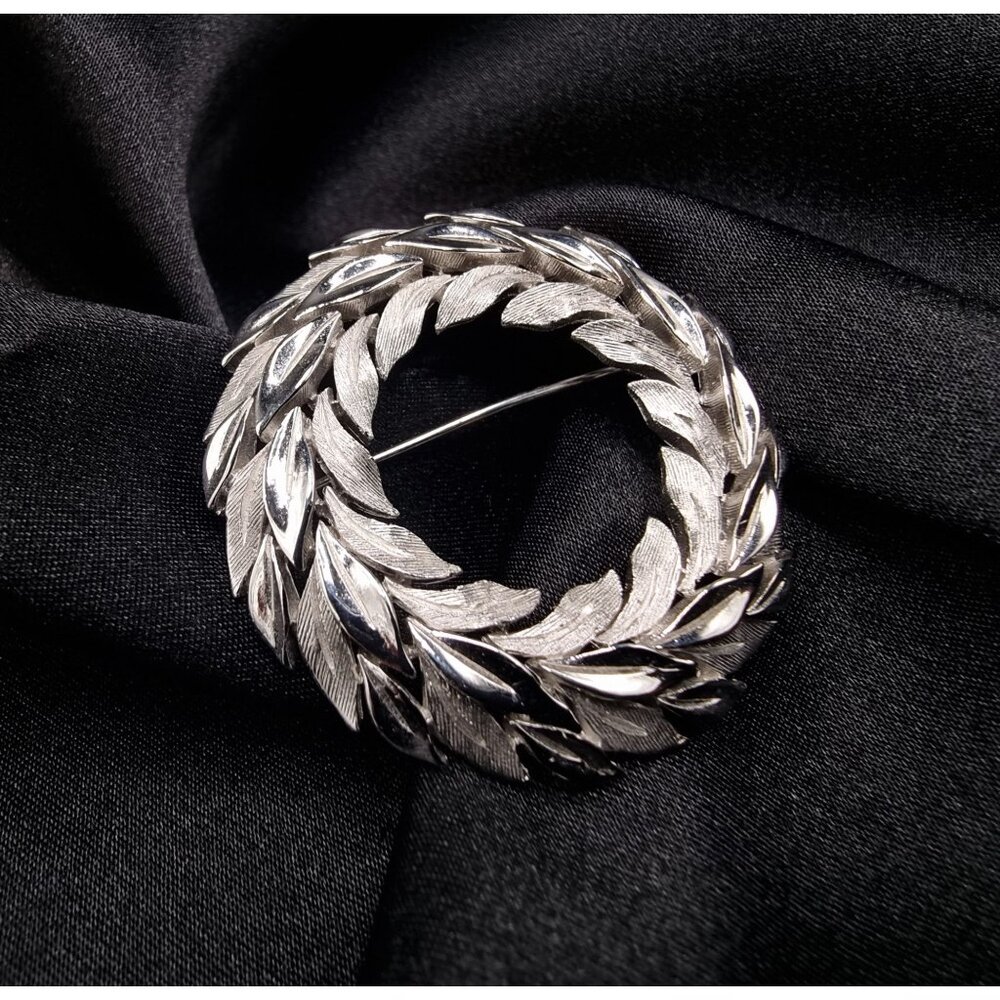 Vintage 1960s TRIFARI Signed Silver-Tone Wreath-Style Brooch Pin